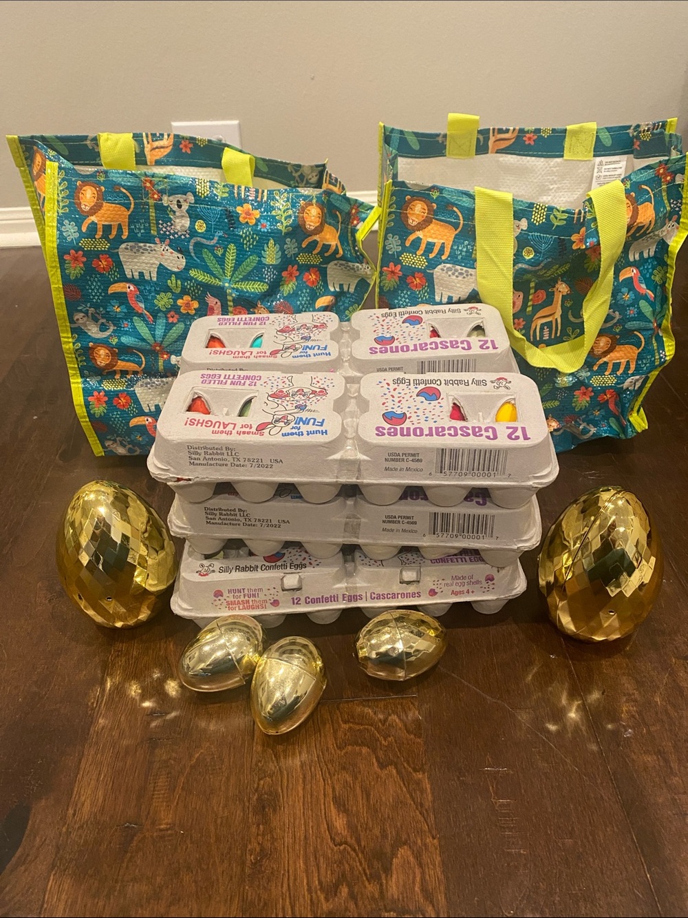 Party Confetti Eggs and Jungle Print Tote Bags - Blue/Yellow